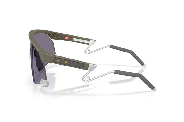 Oakley μοντέλο 9237 BXTR METAL στο χρώμα 12