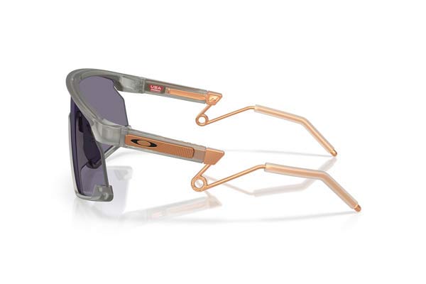 Oakley μοντέλο 9237 BXTR METAL στο χρώμα 13