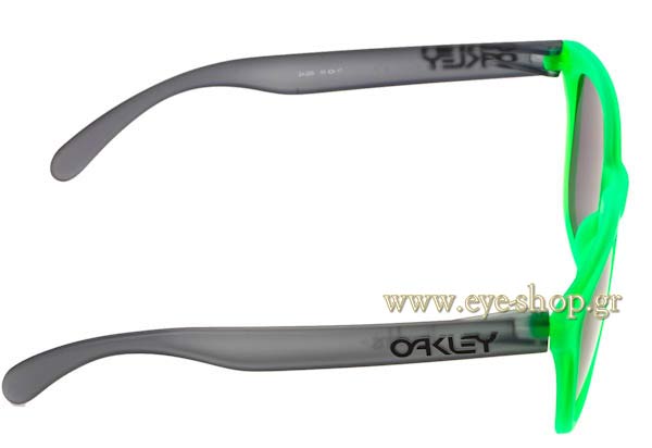 Oakley μοντέλο Frogskins 9013 στο χρώμα 24-286 Blacklight