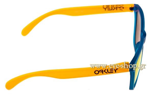 Oakley μοντέλο Frogskins 9013 στο χρώμα 24-285 Blacklight