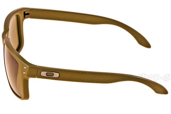 Oakley μοντέλο Holbrook 9102 στο χρώμα 70 matte moss