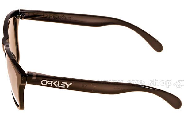 Oakley μοντέλο Frogskins 9013 στο χρώμα 10 Black Ink Chrome Iridium Polarized