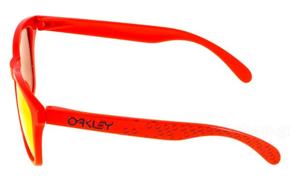 Oakley μοντέλο Frogskins 9013 στο χρώμα 48