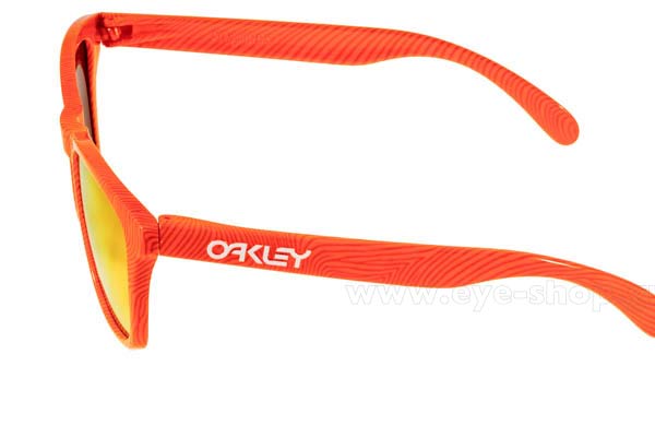 Oakley μοντέλο Frogskins 9013 στο χρώμα 53 atomic orange fire iridium