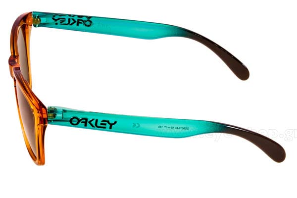 Oakley μοντέλο Frogskins 9013 στο χρώμα 43 Ochre Dark Grey