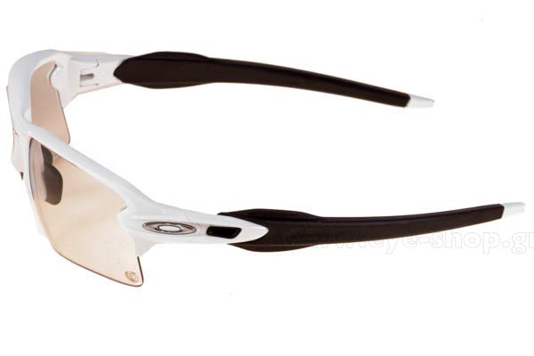Oakley μοντέλο FLAK 2.0 XL 9188 στο χρώμα 51 Pol White Clear Black Iridium Photochromic