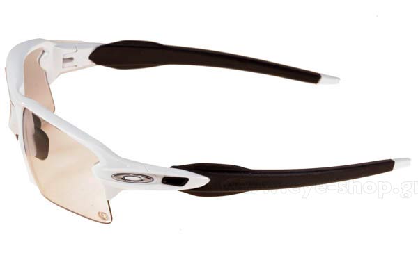 Oakley μοντέλο 9188 FLAK 2.0 XL στο χρώμα 51 Pol White Clear Black Iridium Photochromic