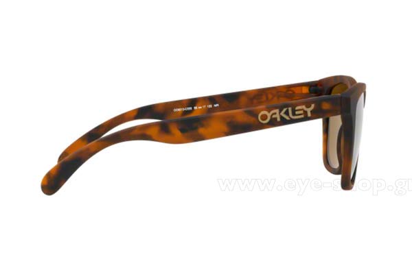 Oakley μοντέλο Frogskins 9013 στο χρώμα C5 καφέ  prizm tungsten