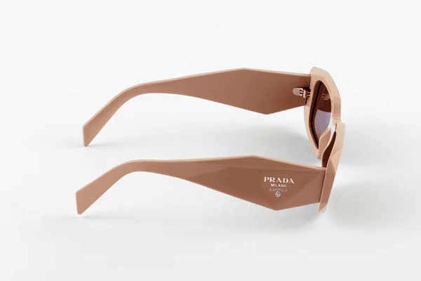 Prada μοντέλο 17WS στο χρώμα VYJ6X1